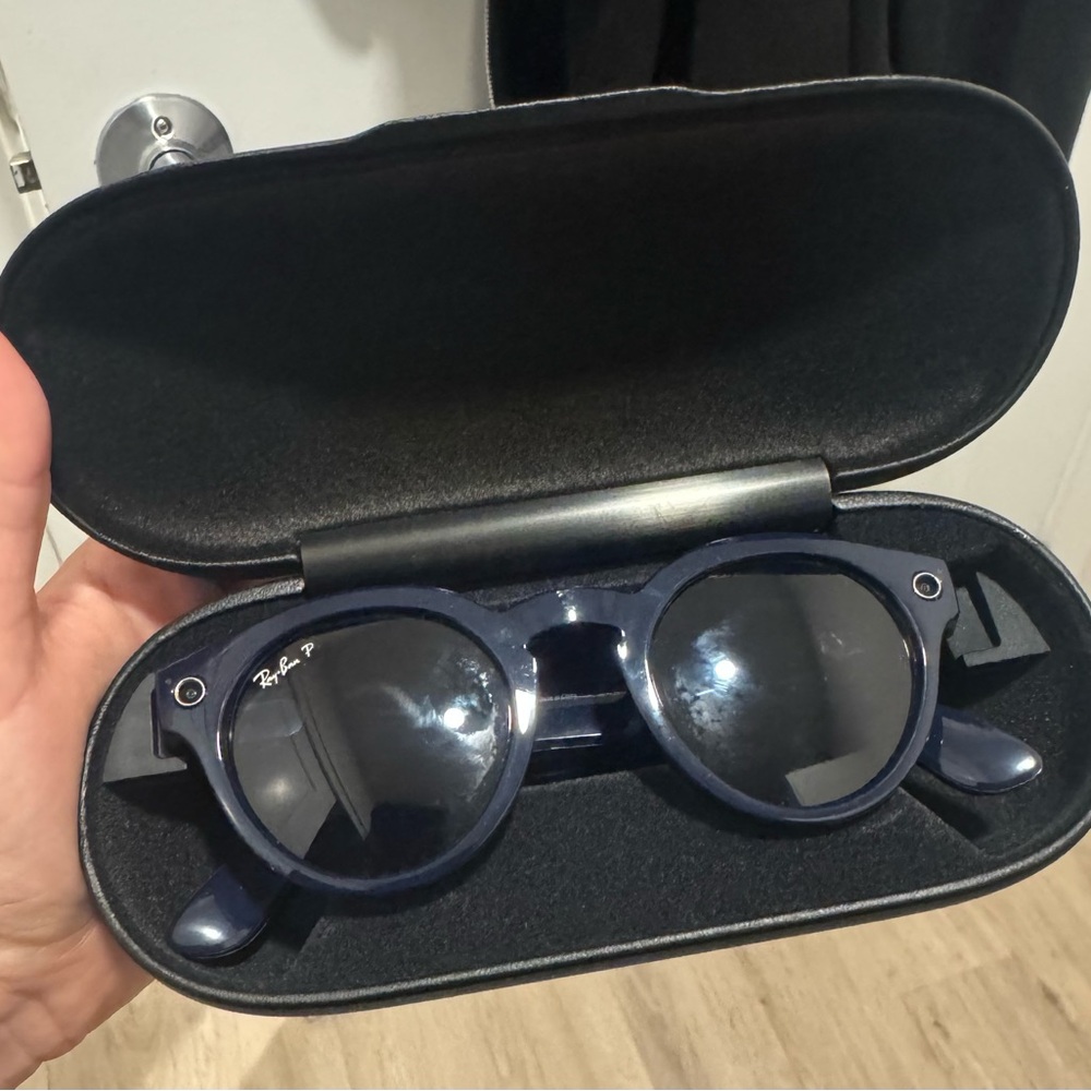 Ray-Ban Stories Round - Shiny Blue-Polar Dark Blue Lenses + 2 Charging Cases